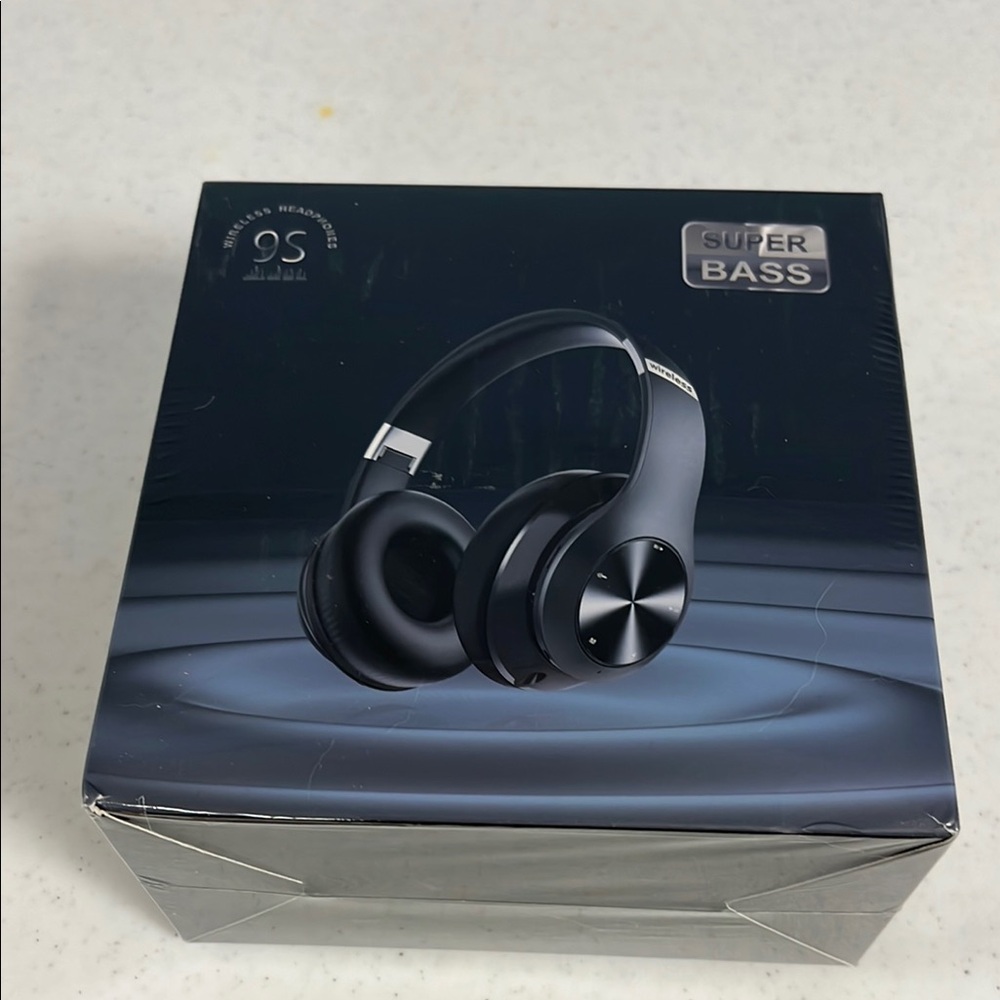 Super Bass Over-Ear Headphones - Black